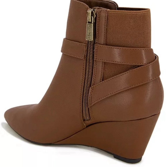 NWT Kenneth Cole Reaction
Women's Emmie Wedge Dress Booties - Picture 6 of 7